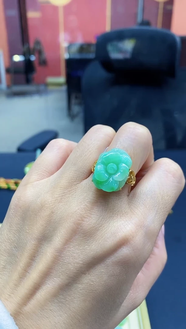 颈饰未镶嵌翡翠吊坠