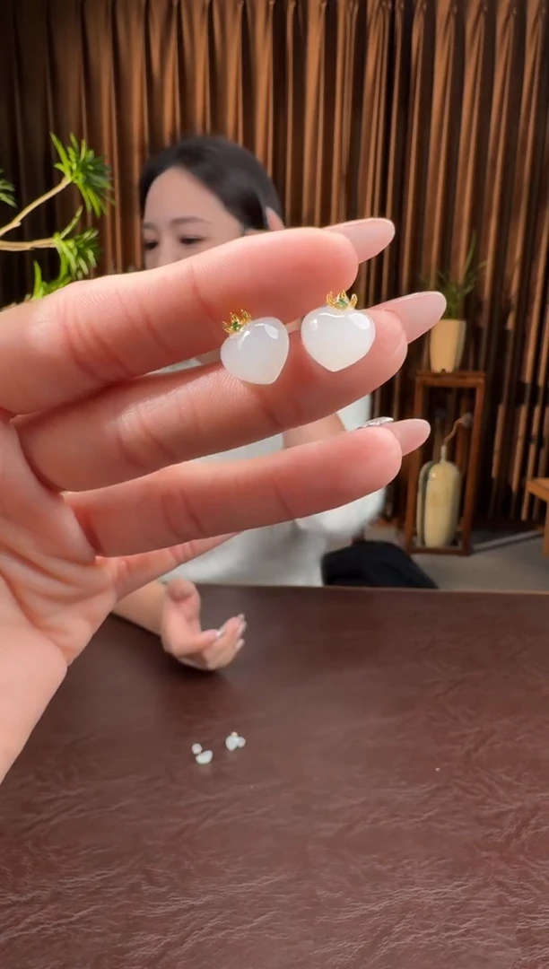 颈饰18K金镶嵌和田玉26张卓11.23多样性拍一发一