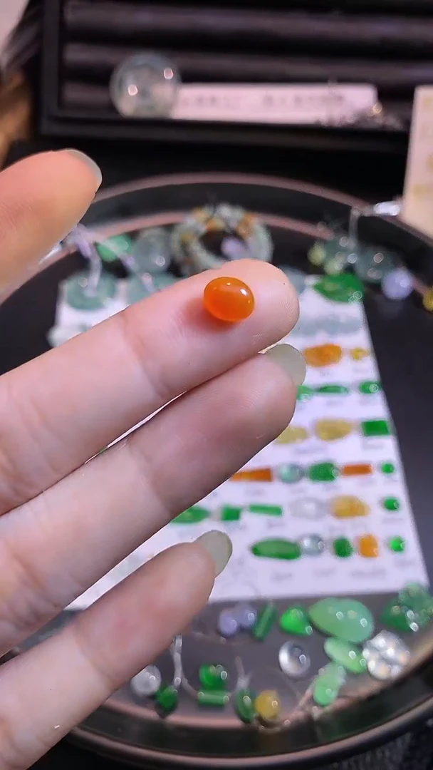 翡翠挂件未镶嵌蛋