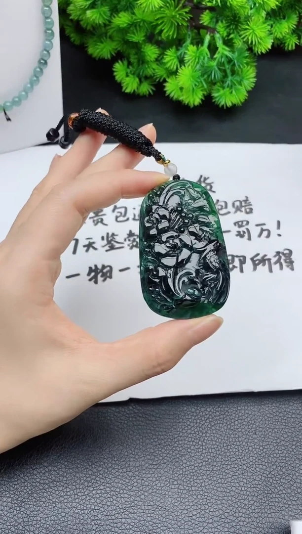 颈饰未镶嵌翡翠
