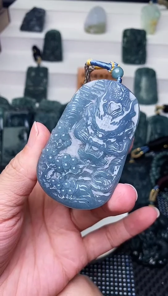 颈饰未镶嵌翡翠