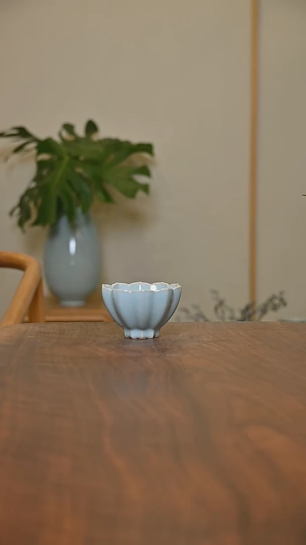 莲花杯 天青 微瑕 无款