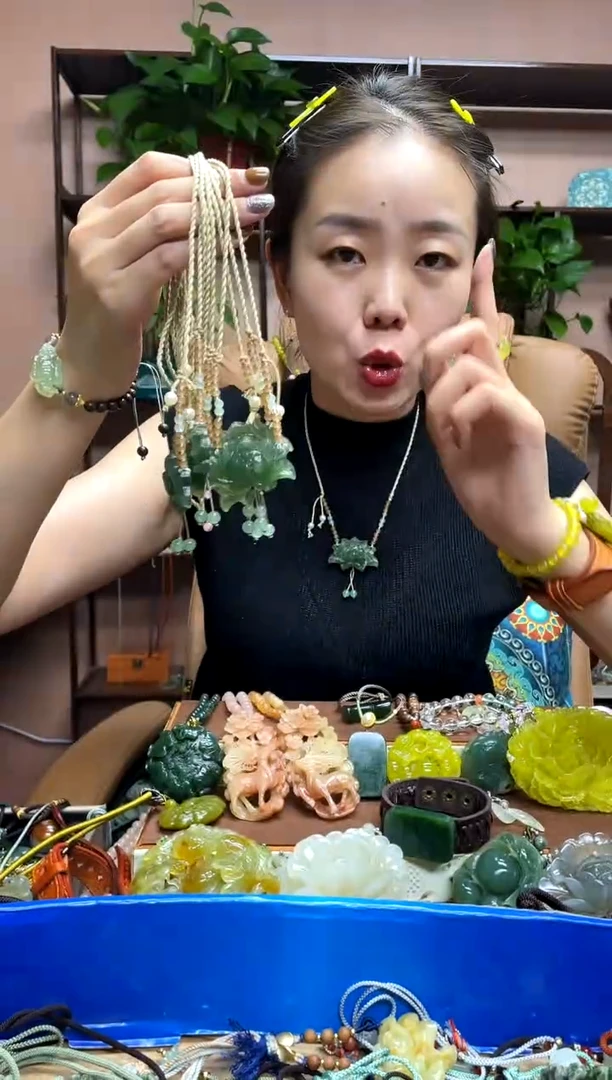 未镶嵌岫玉吊坠多样性发货发其中之一