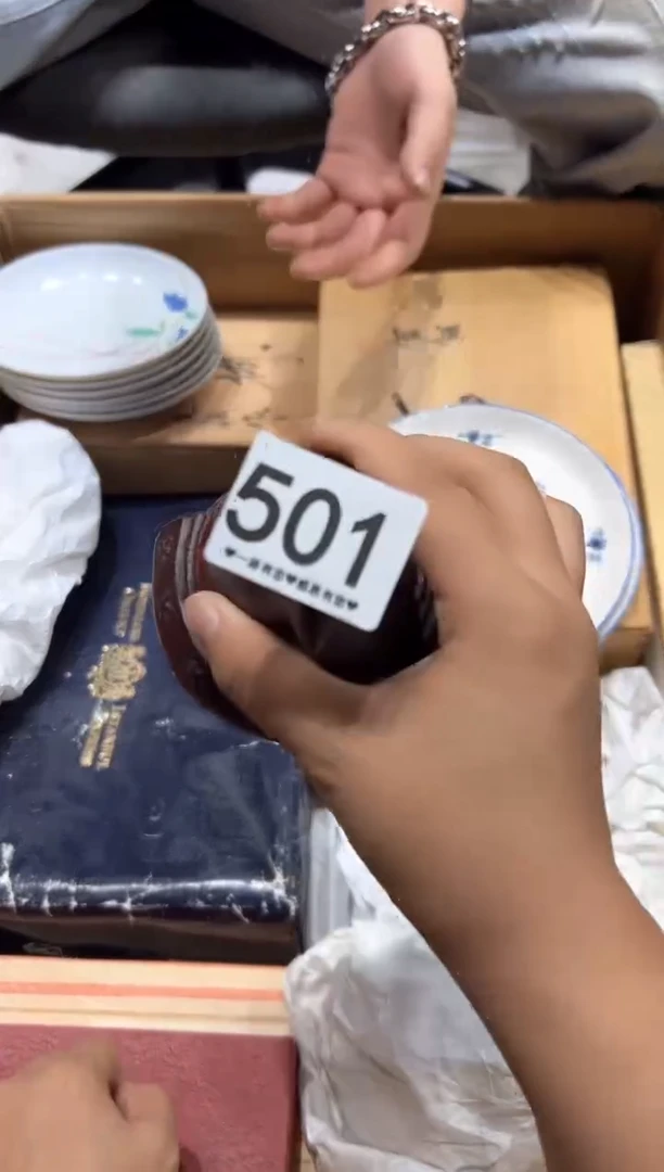 瓷片不*语501......