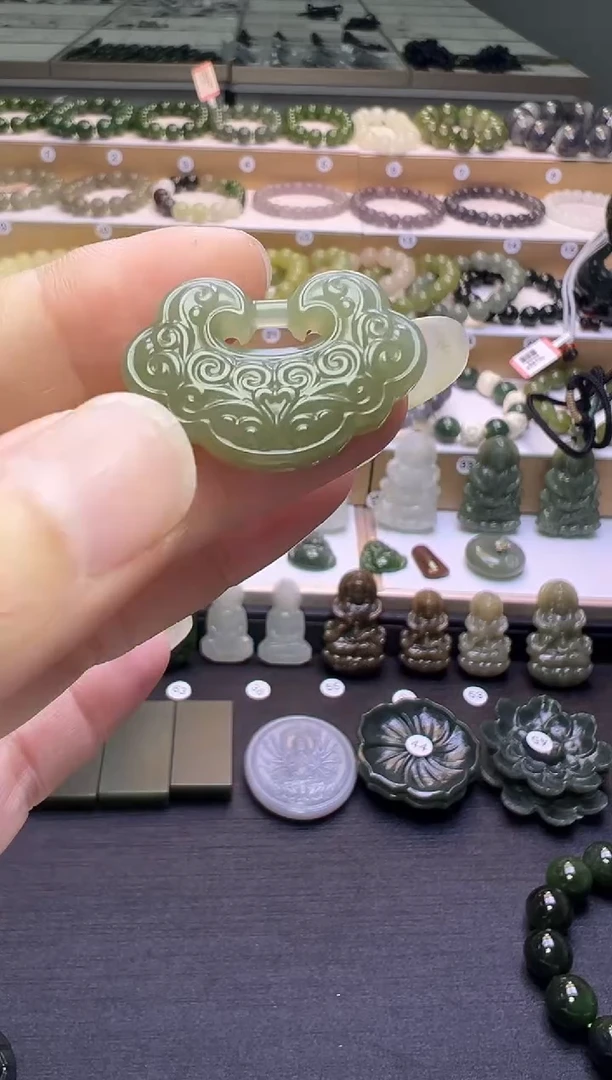 颈饰未镶嵌和田玉47号链接微包容卡20*30*7mm