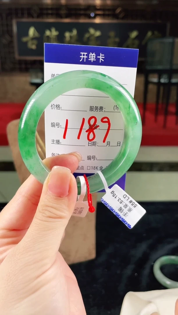 未镶嵌手镯石英质玉（非洲翠）微瑕介意勿拍