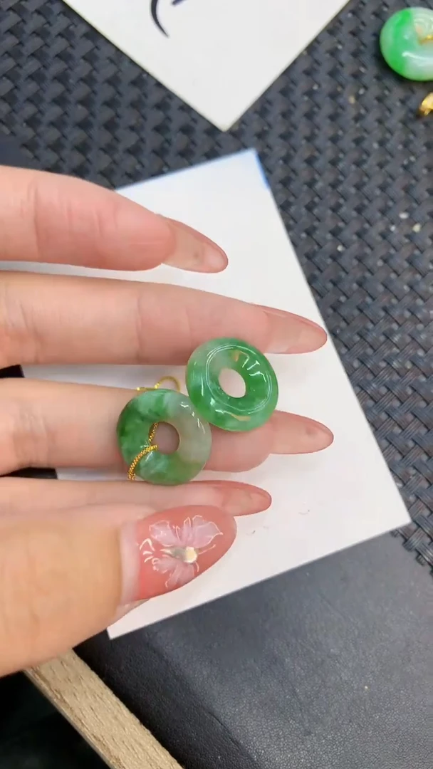 颈饰未镶嵌翡翠多样性发其一