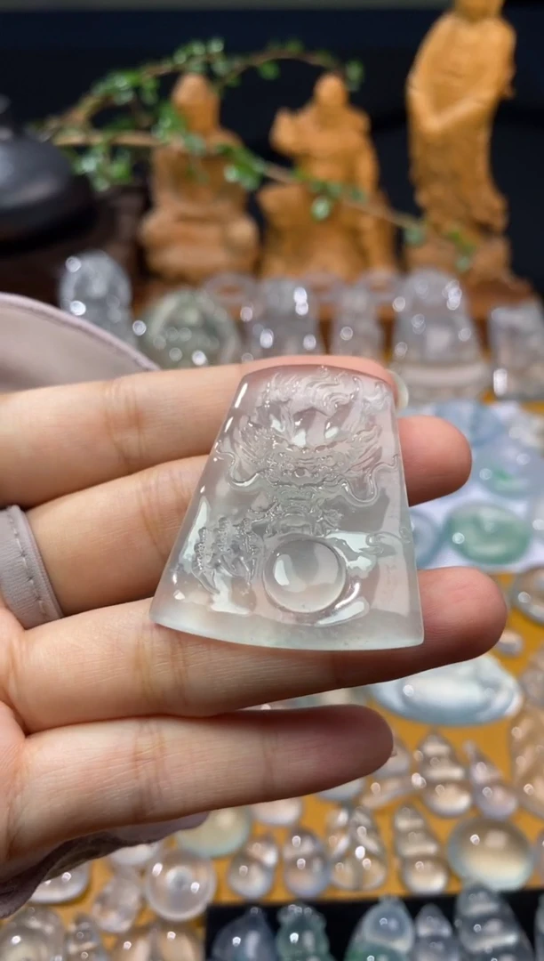 吊坠(不含链)未镶嵌翡翠龙牌