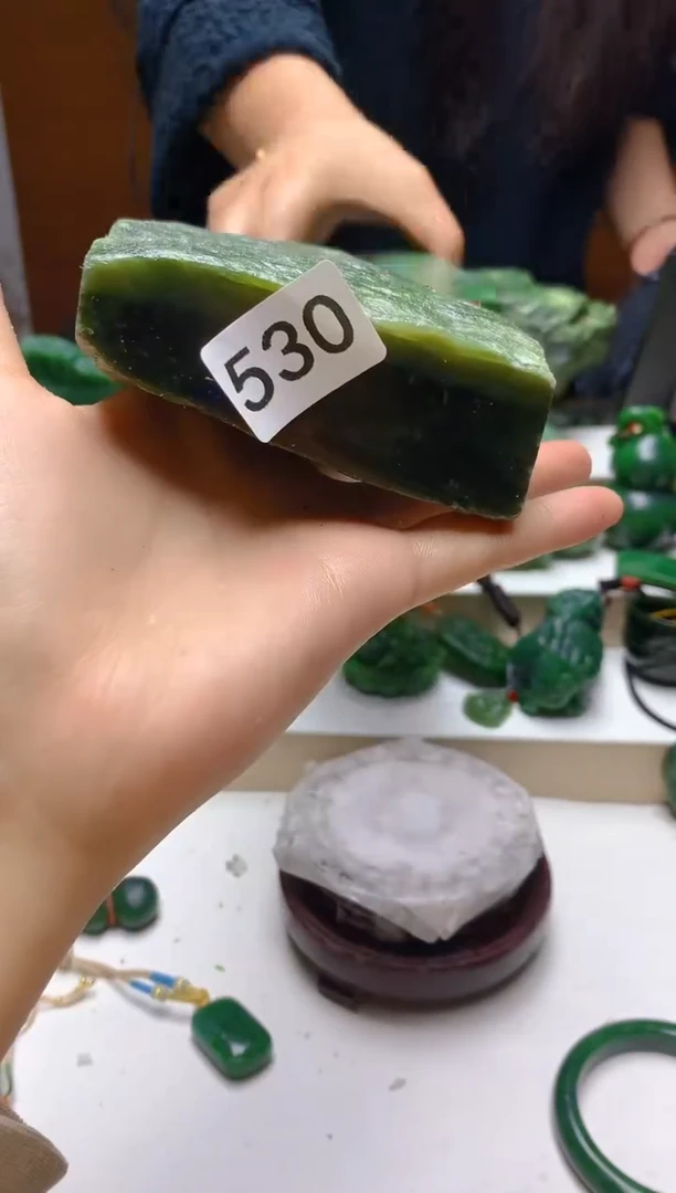 未镶嵌和田玉（碧玉）珠宝半成品0
