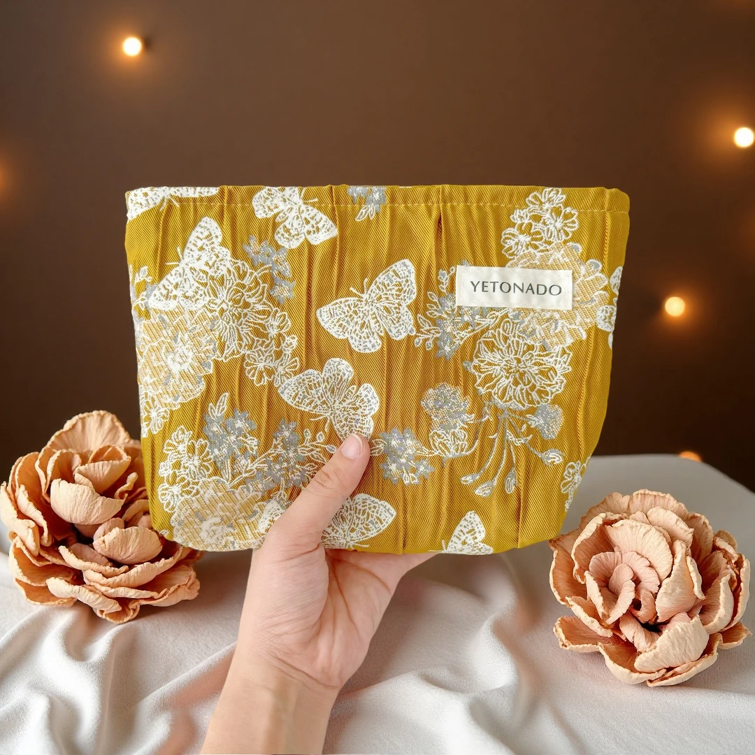 小清新蝴蝶立体浮雕褶皱印花化妆包便携旅行洗漱收纳包