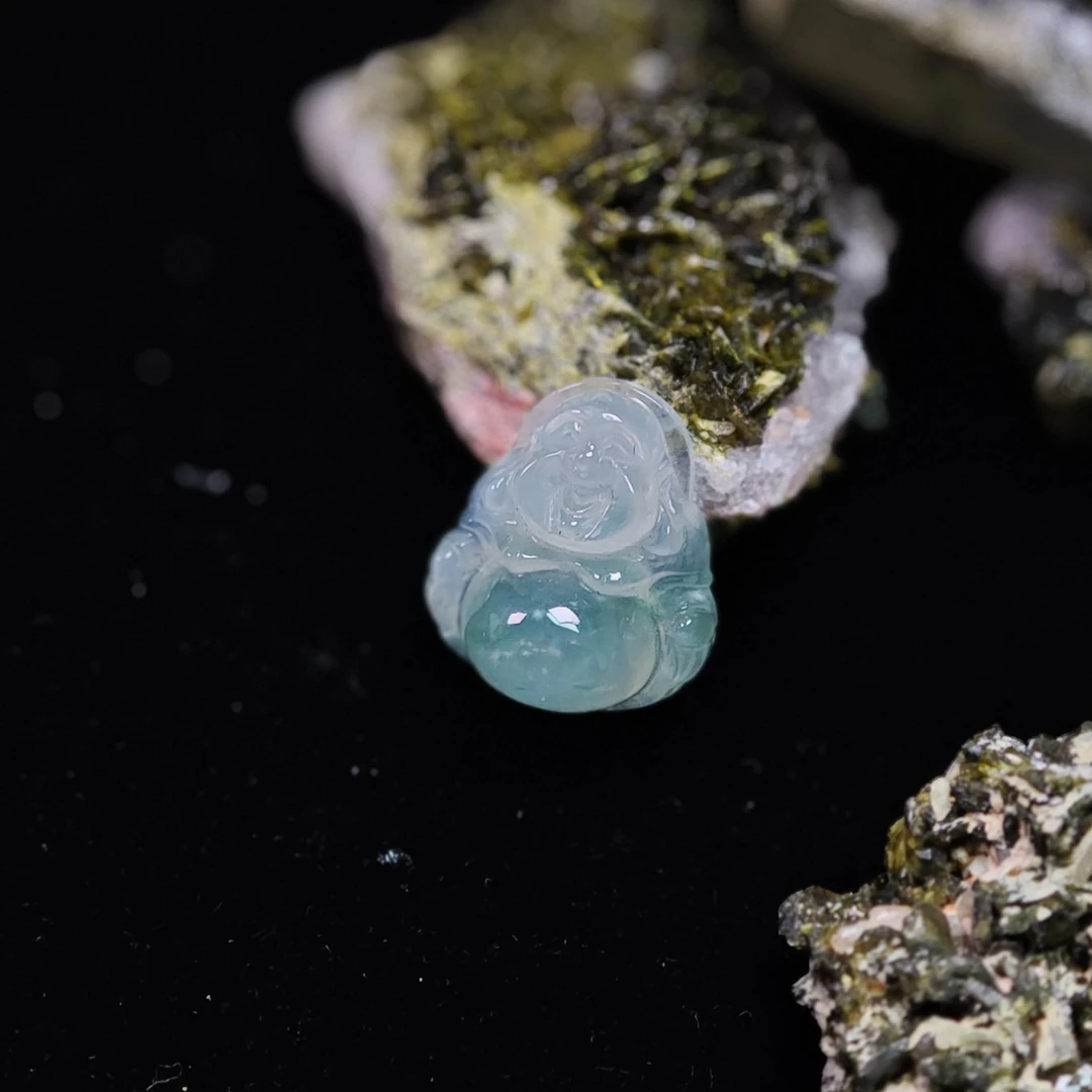 瑞兽翡翠独立藏金冰种佛公吊坠