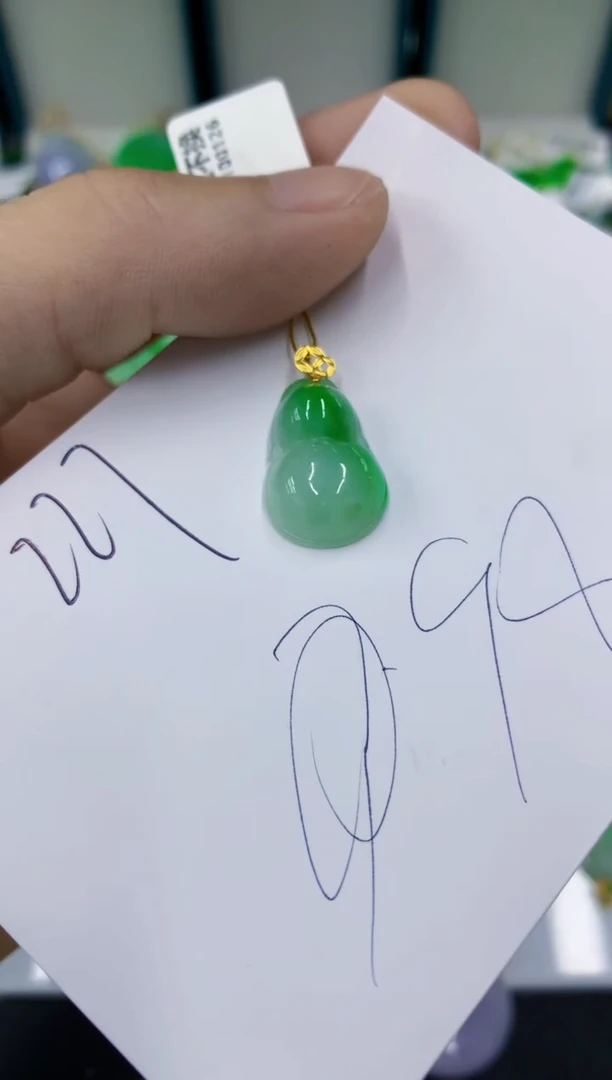 翡翠18K金镶嵌颈饰翡翠