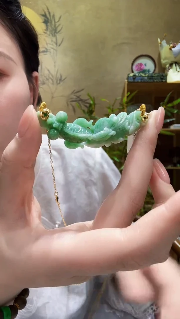 颈饰未镶嵌翡翠吊坠
