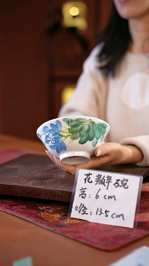 白瓷景德镇釉中彩花瓣碗直径13.5高度6