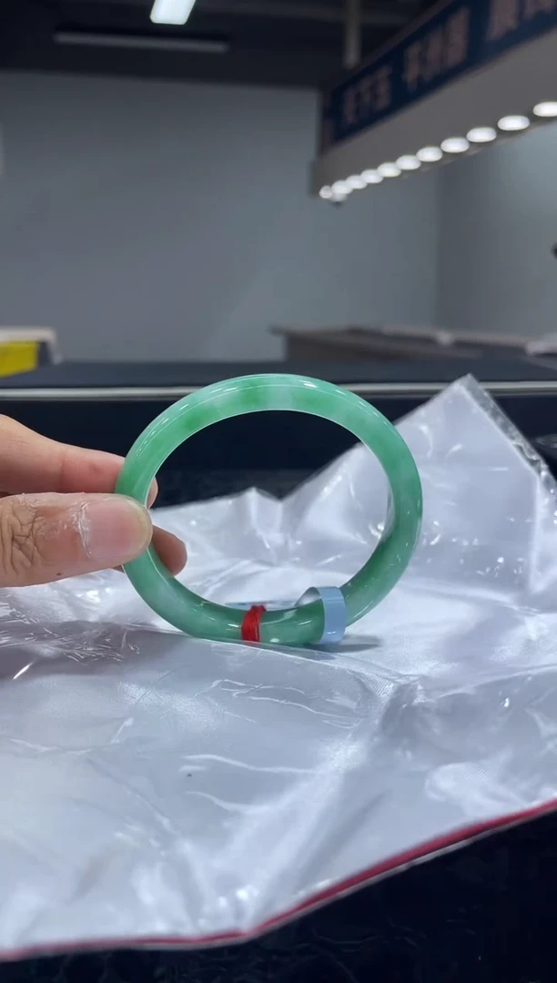 未镶嵌手镯（贵妃镯）翡翠6