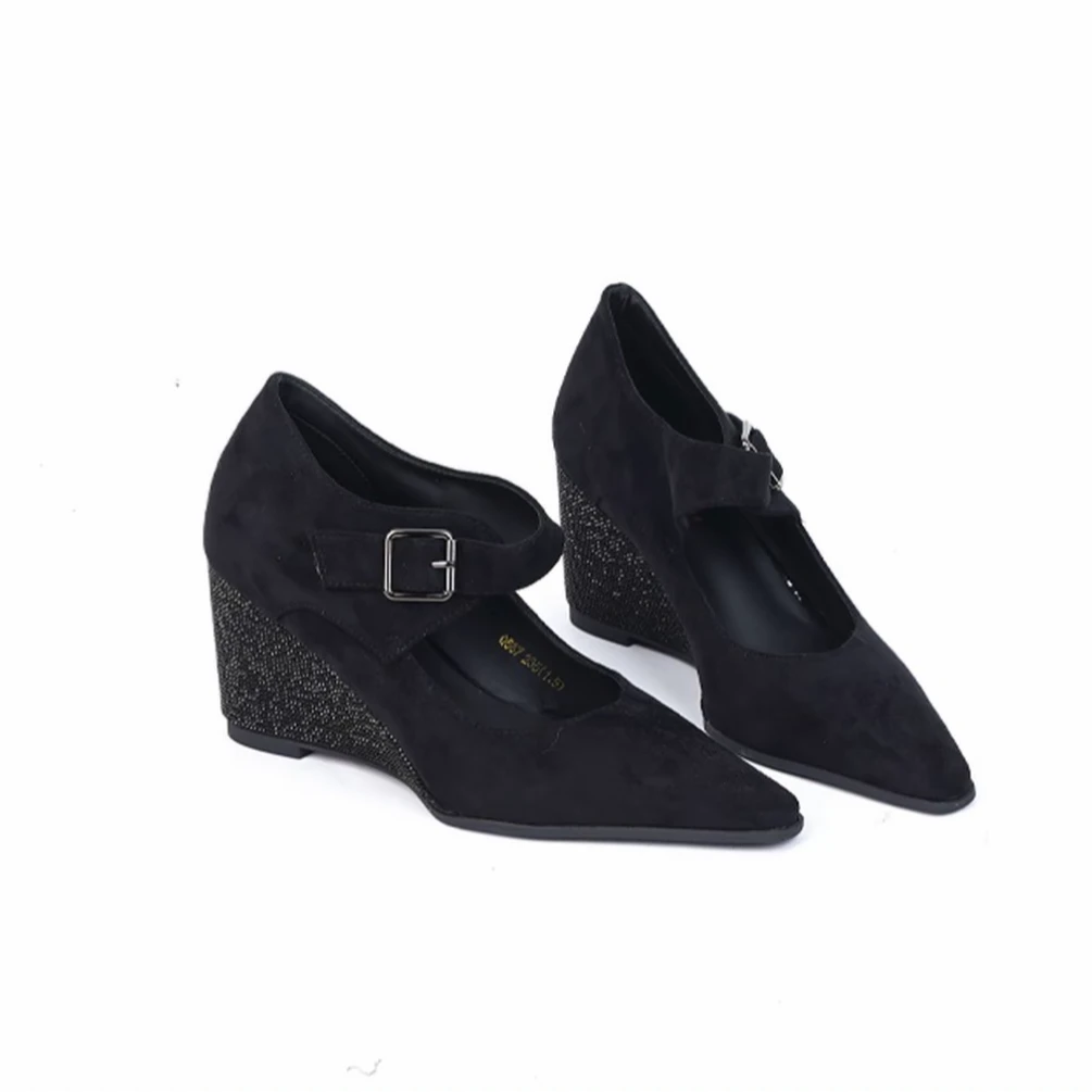 秋冬新款小方头一字带金属皮带扣坡跟镶钻高跟鞋气质百搭单鞋轻奢