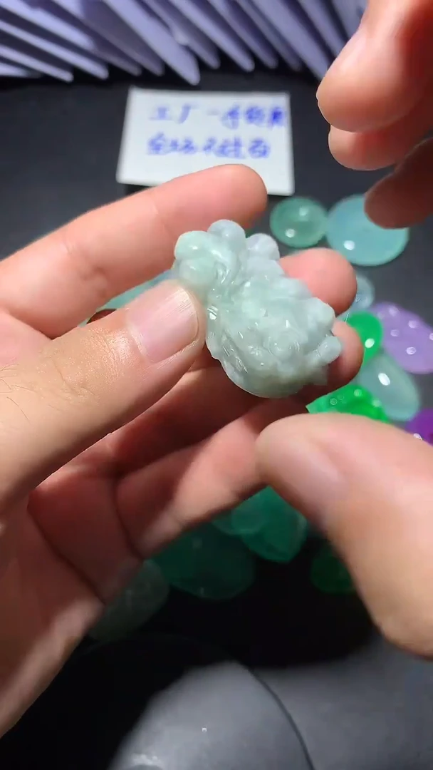 颈饰未镶嵌翡翠有纹有裂介意勿拍6.6