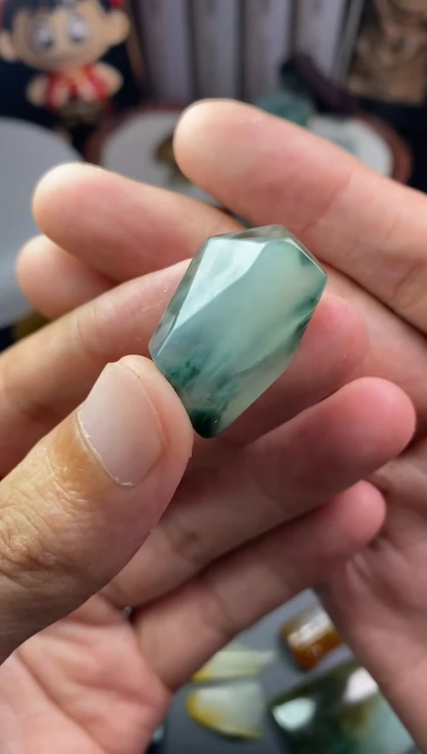 定制翡翠未镶嵌好****?翡翠片料定制工费8.2-33葫芦