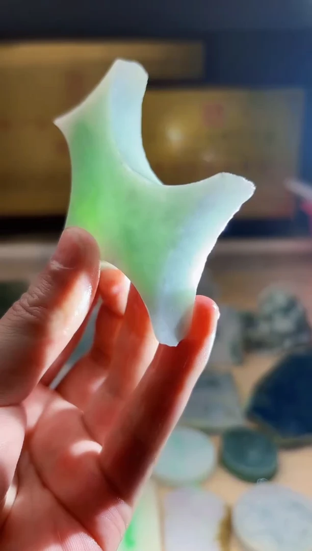 翡翠挂件未镶嵌A货张麦8365
