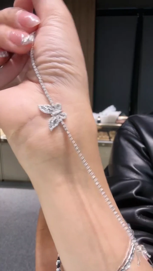 【闪购商品】钻石手链18K金镶嵌方钻蝴蝶