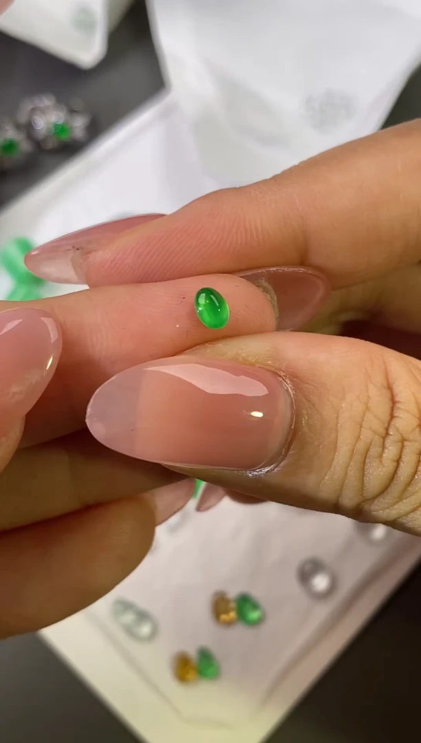 未镶嵌裸石翡翠龙石蛋面