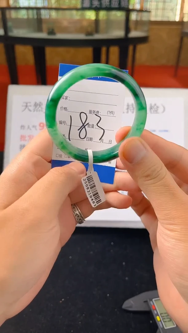 未镶嵌手镯石英质玉（非洲翠）微瑕，一经发货，运费不退介意勿拍