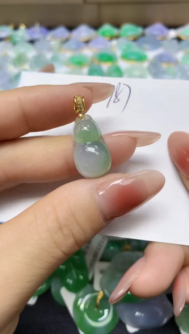 翡翠未镶嵌颈饰 天然缅甸翡翠A货