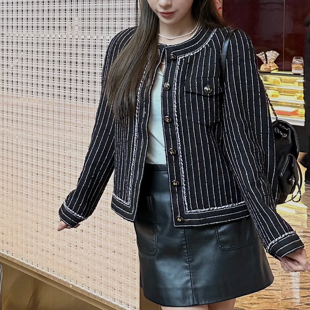99新 Chanel/香奈儿  34码23P黑白竖条纹外套