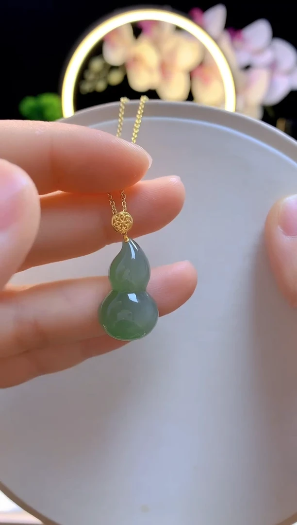 吊坠(赠链)18K金镶嵌和田玉立体葫芦