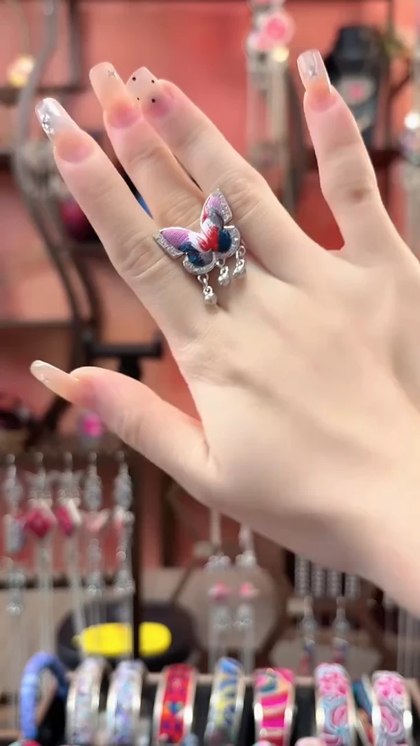 织绣 云织谣民族风精美饰品   7