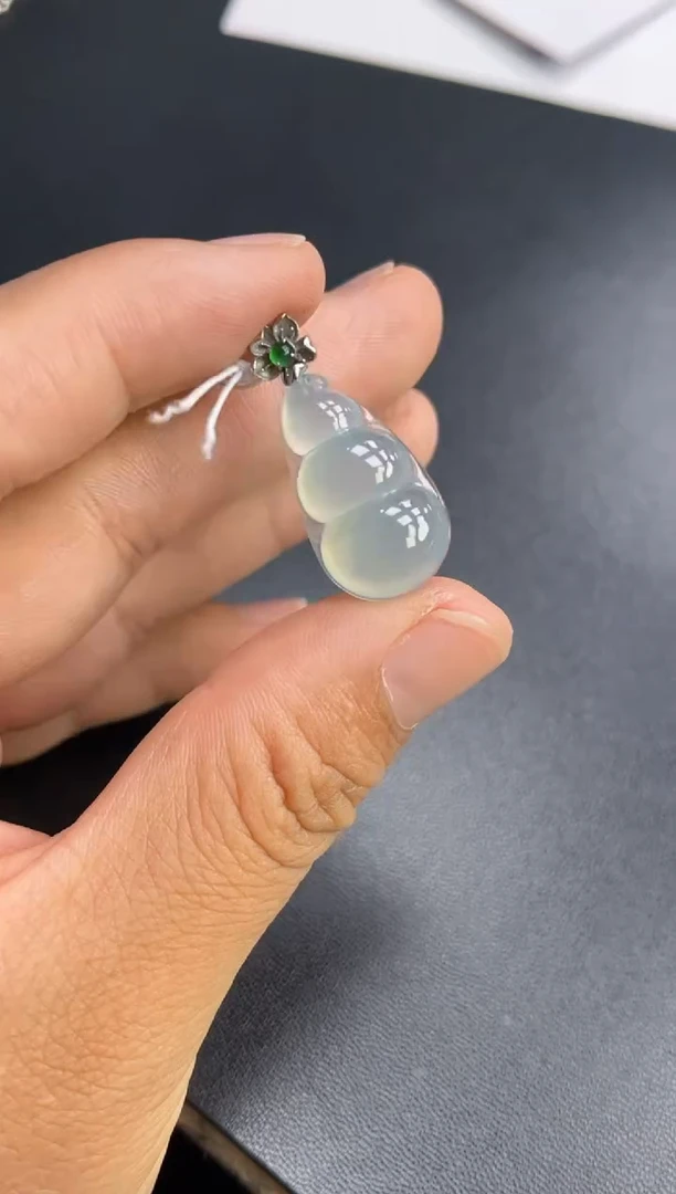 翡翠18K金镶嵌吊坠(不含链)多人