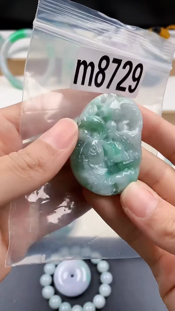 颈饰未镶嵌翡翠天然翡翠吊坠挂件