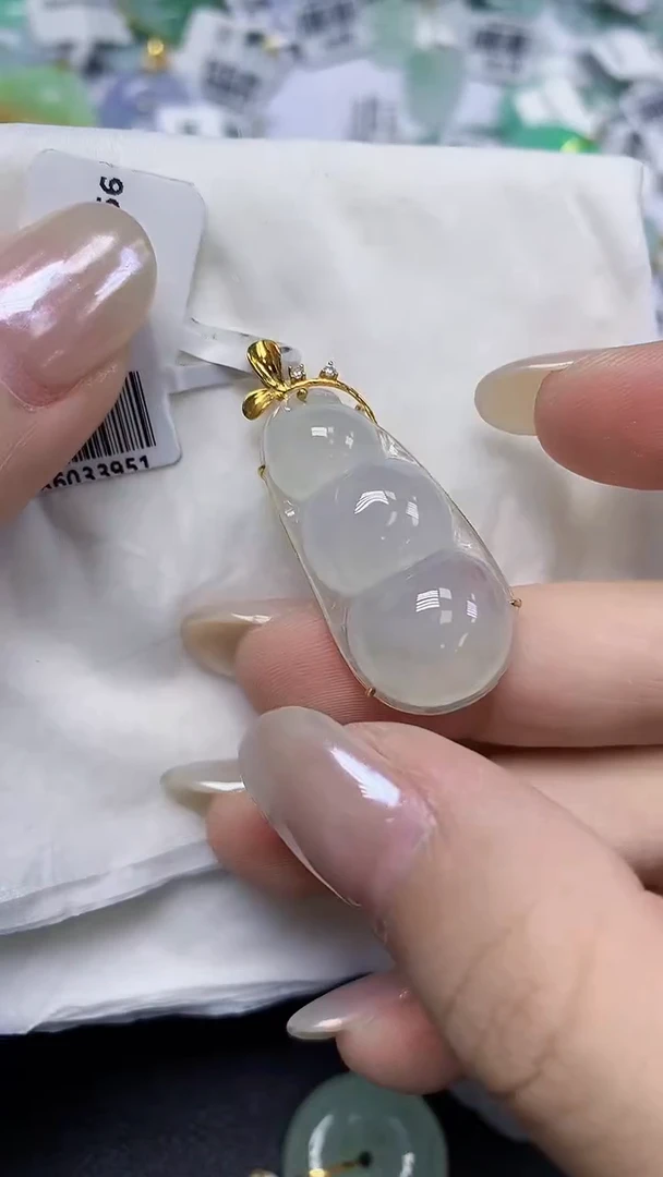 翡翠18K金镶嵌颈饰天然缅甸翡翠A货