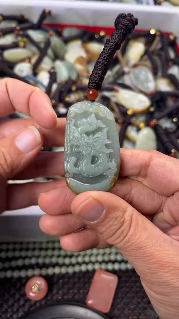 【闪购商品】和田玉颈饰未镶嵌多样性发货没有证书拍一发一有瑕