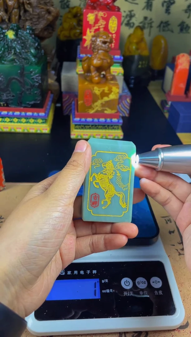 寿山石印石艾叶绿马到功成牌
