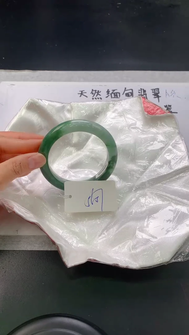 翡翠手镯未镶嵌110