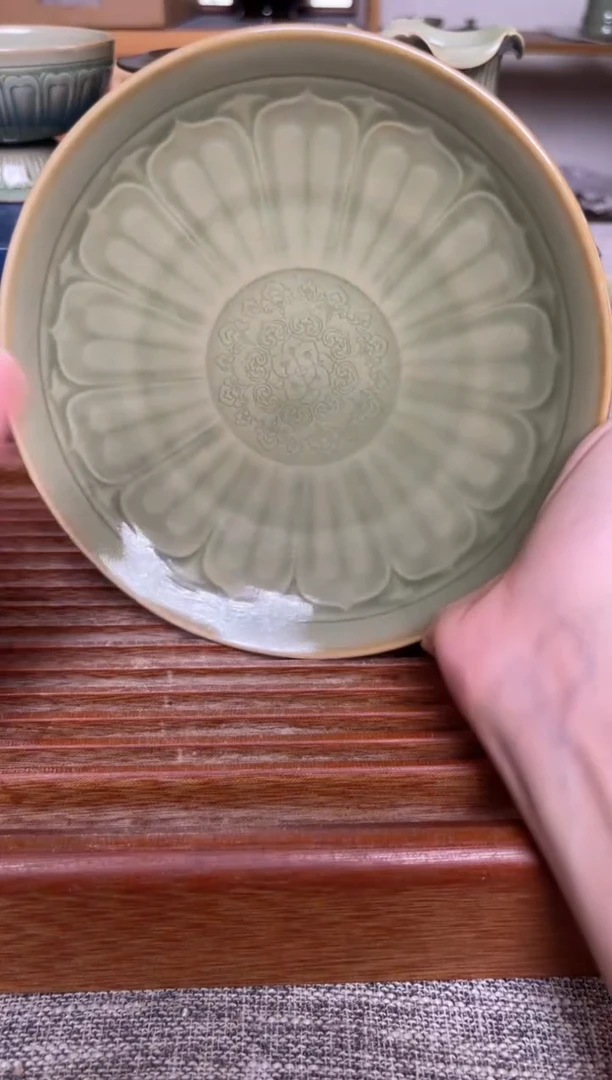 瓷器耀州窑青釉莲瓣盘 微瑕