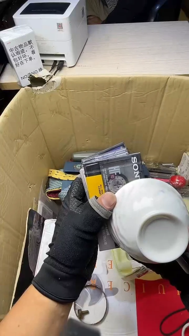 莫****卷二手商品不退不换