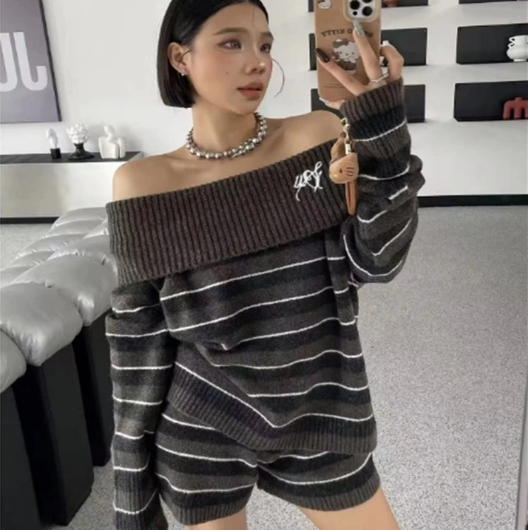 辣妹条纹针织套装女2025秋冬新款慵懒风一字肩毛衣高腰短裤两件套