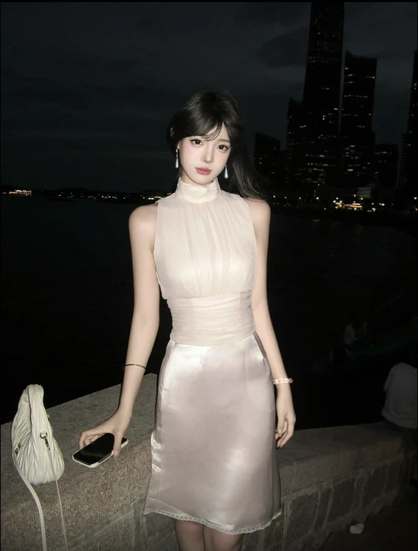 【鎏金夜宴】2025夏季贵气缎面挂脖露肩包臀短裙气质收腰抽褶连衣裙