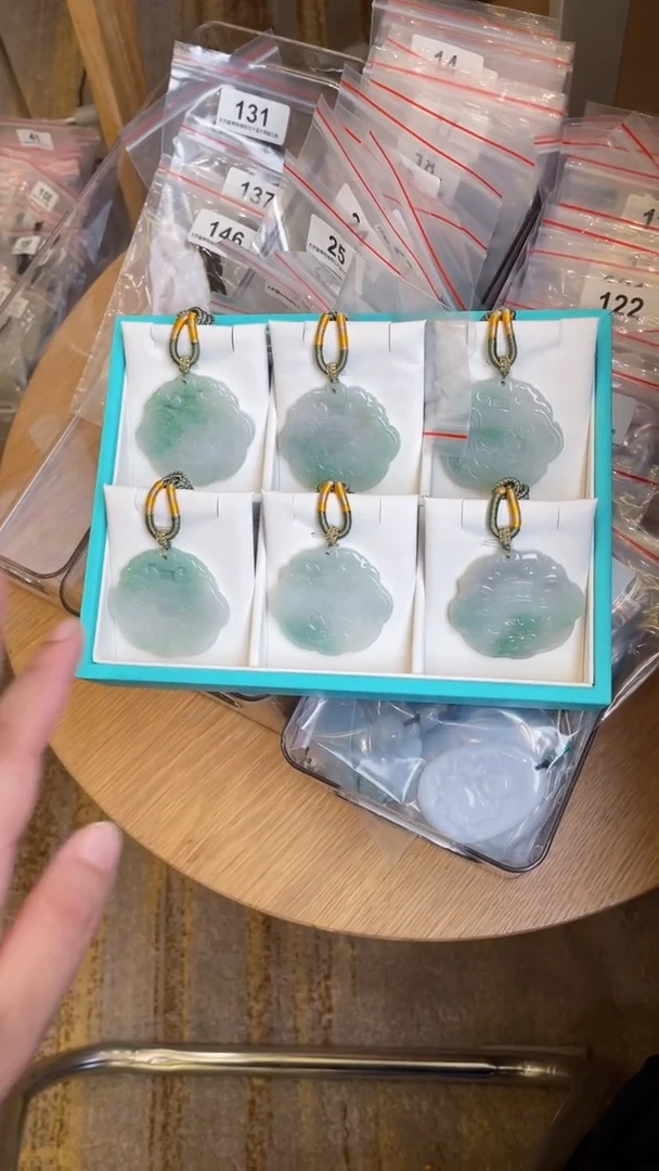 颈饰未镶嵌翡翠天然缅甸翡翠A货多样性发一麒麟如意锁157