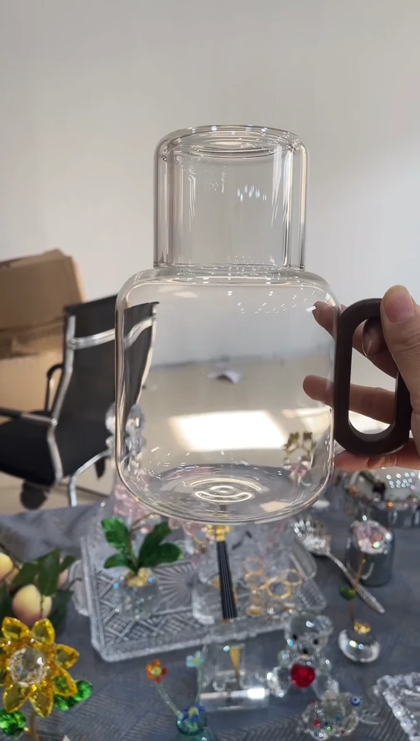 有机玻璃高硼水壶
