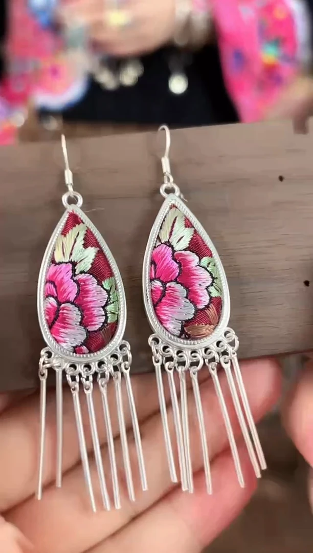 织绣民族风非遗老绣饰品007