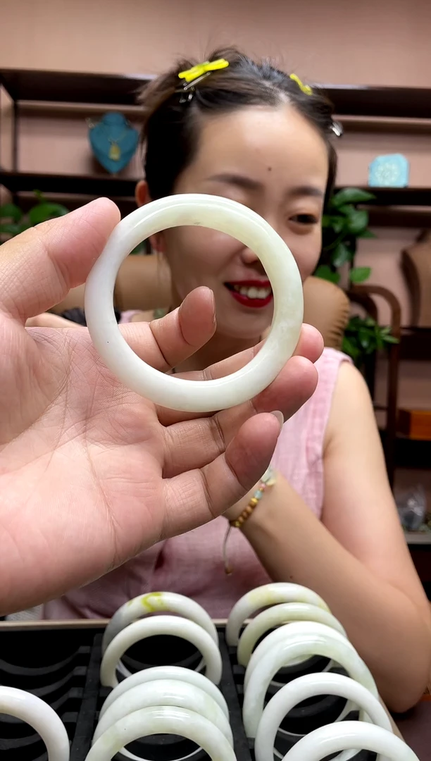 岫玉未镶嵌颈饰般**海·