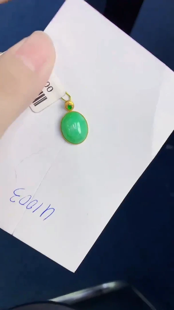 颈饰18K金镶嵌翡翠天然翡翠缅甸A货