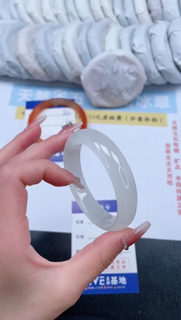 【闪购商品】石英质玉手镯未镶嵌T123-55