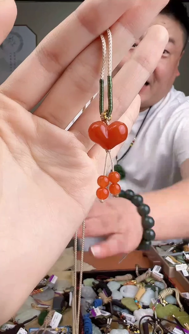 颈饰未镶嵌南红玛瑙一物一证 拍一单发一个