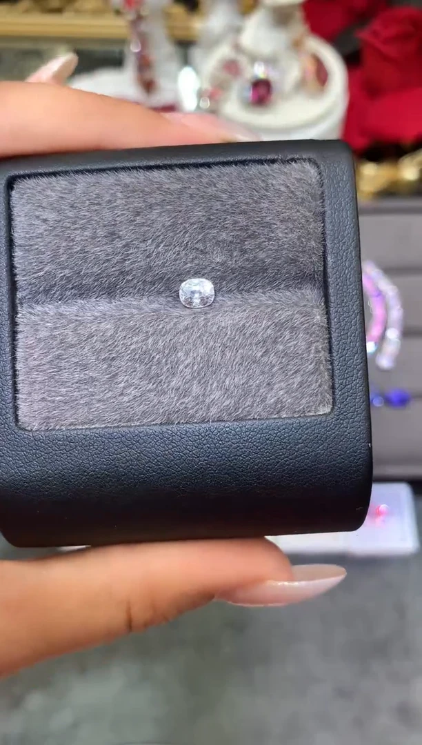 未镶嵌裸石定制尖晶石枕型 越南尖晶 0.60ct