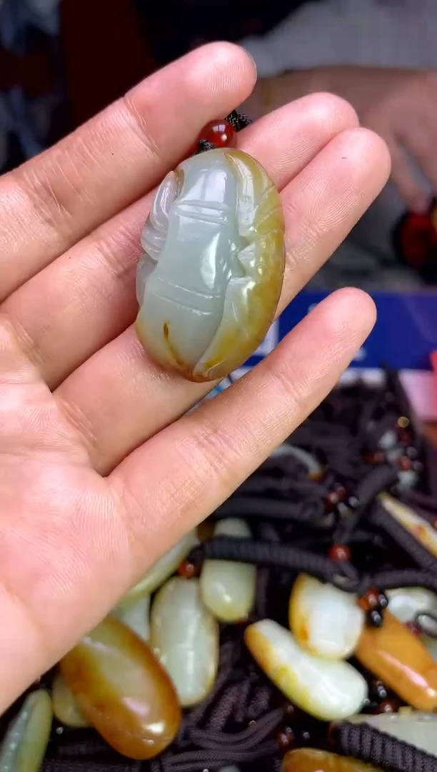 未镶嵌和田玉挂件1