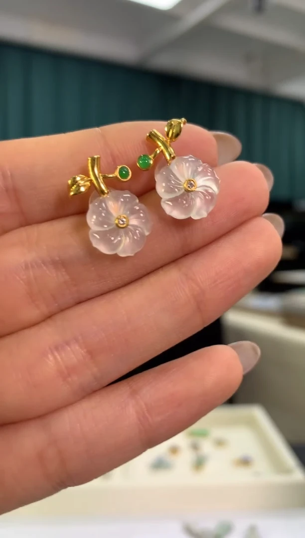 18K金镶嵌翡翠耳饰耳钉